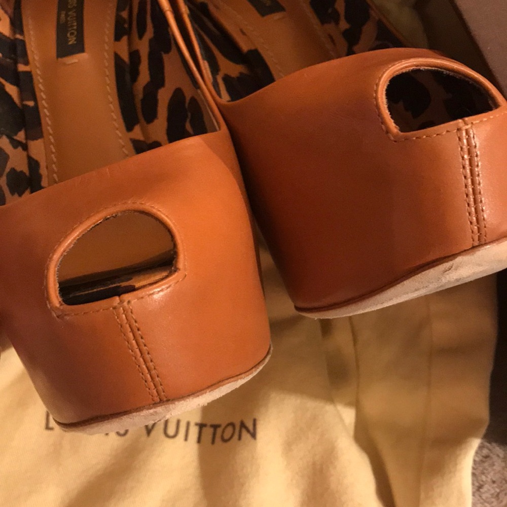 Amazing Louis Vuitton padlock high heels like NEW - Picture 6 of 7